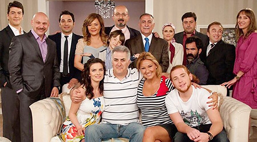 Bomba gibi dönmüştü!

                                    Başrollerinde Tamer Karadağlı ve Pınar Altuğ'un yer aldığı 2002 yılının en sevilen dizisi 'Çocuklar Duymasın' 2017 Temmuz ayında ekranlara geri dönmüştü.
                                