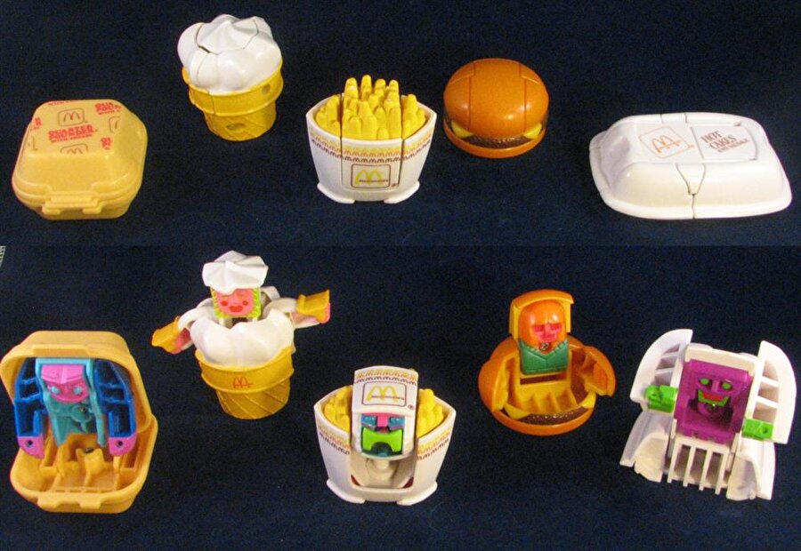 McDonald's oyuncakları
McDonald's dünya oyuncak piyasasında çok büyük bir paya sahip. Bazı McDonald's menülerinin yanında hediye olarak sunulan oyuncaklar, bütün dünyada üretilen oyuncakların %20'sinden daha fazla bir bölümü oluşturuyor.