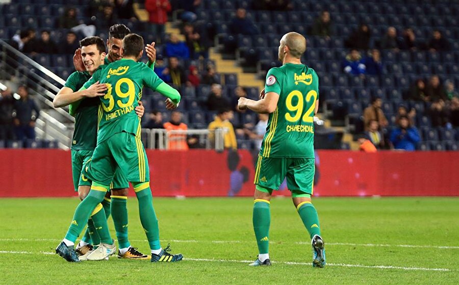 Fenerbahçe maçta, taraftar sosyal medyada coştu