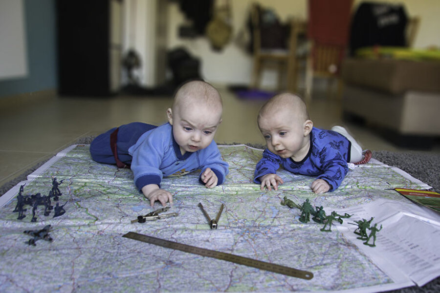 Dünyayı ele geçirme planı yaparken
Her an savaş çıkabilir..