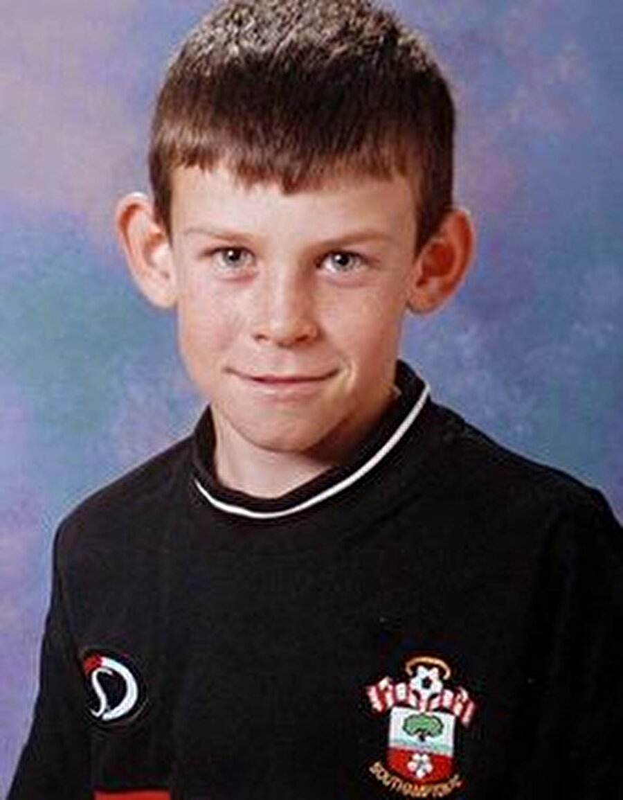 Kolay bir isimle başlıyoruz...

                                    30 Mart 1986 doğumlu Gareth Bale, Real Madrid ve İspanya forması giyen başarılı savunmacı.
                                