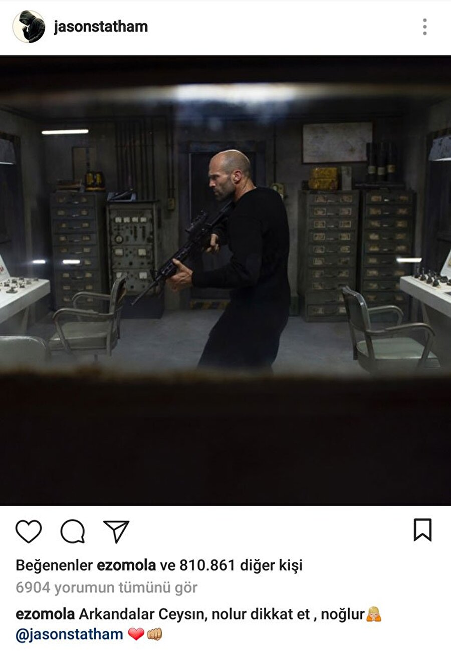 "Ceysıınn! Dikkat et, nolur!"
Sonra Jason Statham hayranlığı başladı. Statham'ın paylaştığı her görsele bir yorum ve kalp atmayı ihmal etmedi. Sonra onun bu durumu mizah sayfalarına malzeme olunca, o da gelen tepkilere kayıtsız kalmadı.