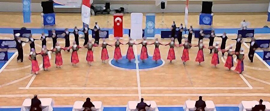 Yarışmaya gittiler, iltica ettiler!
