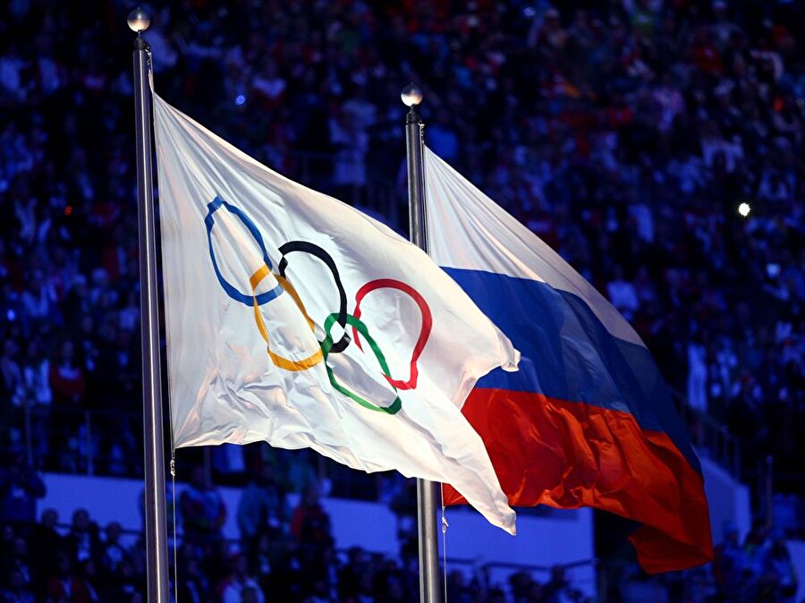 Rusya, Kış Olimpiyatları'ndan men edildi

                                    
                                    
                                    Uluslararası
Olimpiyat Komitesi (IOC), Rusya'yı 2018 Kış Olimpiyatları'ndan men ederken,
doping testleri temiz çıkan Rus atletlerin bağımsız olarak oyunlarda mücadele
etmesine izin verdi. İsviçre'nin Lozan kentindeki IOC İcra Kurulu toplantısının
ardından yapılan yazılı açıklamada, Rusya'nın 2018 PyeongChang Kış
Olimpiyatları'ndan men edildiği duyuruldu. Açıklamada, doping testleri temiz
çıkan Rus atletlerin ise 2018 Kış Olimpiyatları'na bağımsız olarak katılmasına
izin verildiği belirtildi. Rus atletlerin, 2018 Kış Olimpiyatları'nda
"Rusya'dan katılan olimpik atlet" adıyla mücadele edeceği ifade
edildi. 
                                
                                
                                
