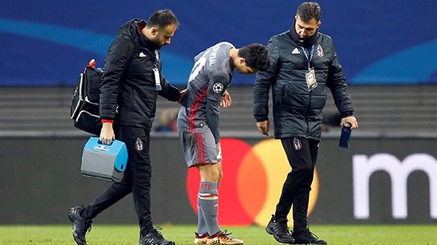 ​Şampiyonlar Ligi'nde tarih yazan Beşiktaş'a kötü haber: Necip Uysal sakatlandı