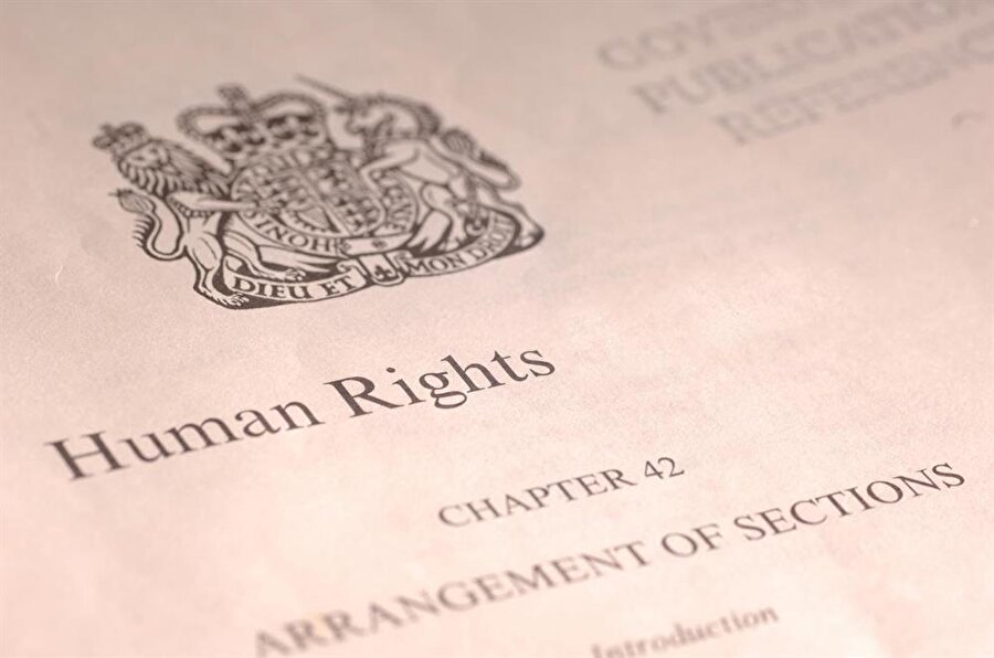 4 Kasım 1950 tarihinde Avrupa İnsan Hakları Sözleşmesi imzaya açıldı ve üç yıl sonra yürürlüğe girdi. 

                                    
                                    
                                
                                