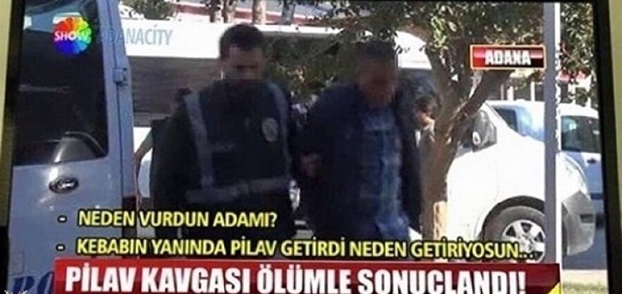 Neden vurdun adamı?

                                    
                                    Kebabın yanına pilav getirdi diye adam mı vurulur..
                                
                                