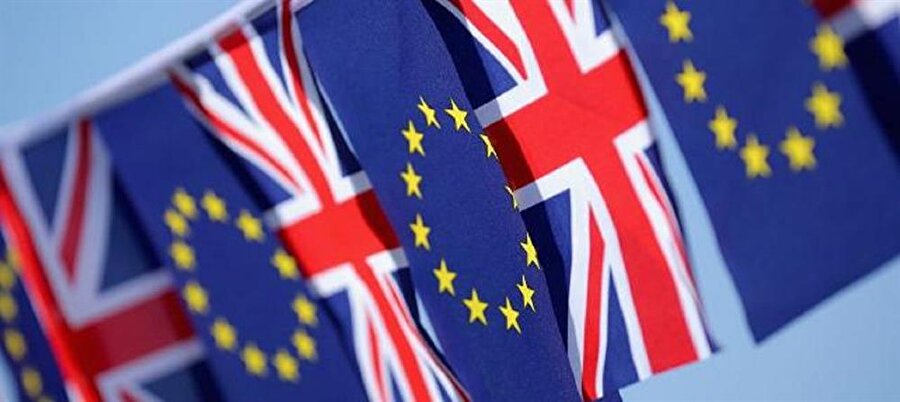 Kırmızı çizgiler inceleniyor 
Avrupa Birliği’nin baş müzakerecisi Micheal Barnier, ‘Herkes, AB için pazarlık konusu olmayan hususların ne olduğunu henüz iyi bir şekilde anlamamıştır’ açıklamasında bulunarak İngiltere başbakanı Theresa May’in kırmızı çizgilerinin incelendiğini belirtti.