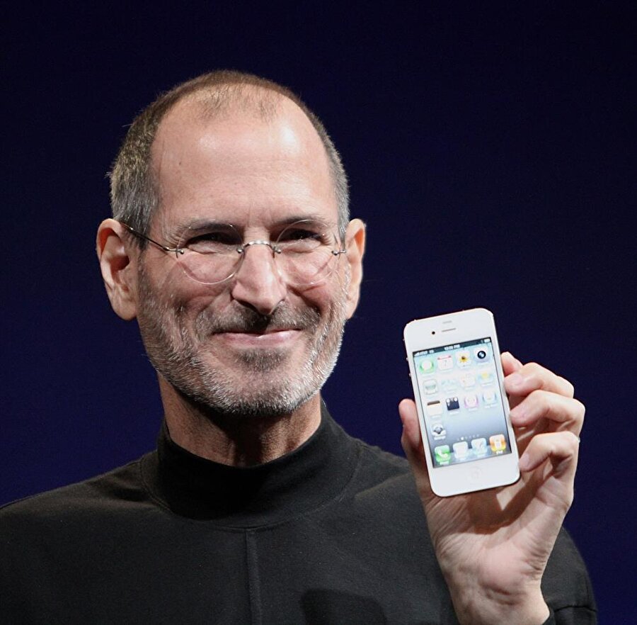 Listenin en başında Apple'ın efsanevi CEO'su Steve Jobs var. Ekim 2011'de hayata gözlerini yuman Jobs'ın her sabah kendine sorduğu tek bir soru var; "Bugün hayatımın son günü olsaydı, az sonra yapacağım işlerden mutluluk duyar mıydım?" Soru gayet açık ve net... 

                                    
                                    
                                
                                