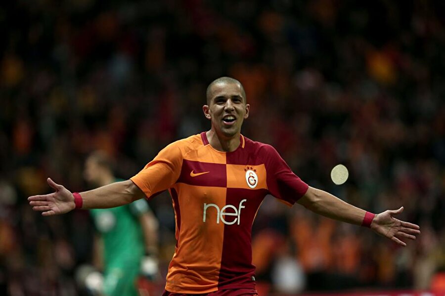 Feghouli galibiyetin şifresini verdi: Devre arası soyunma odasında yaşananları anlattı
