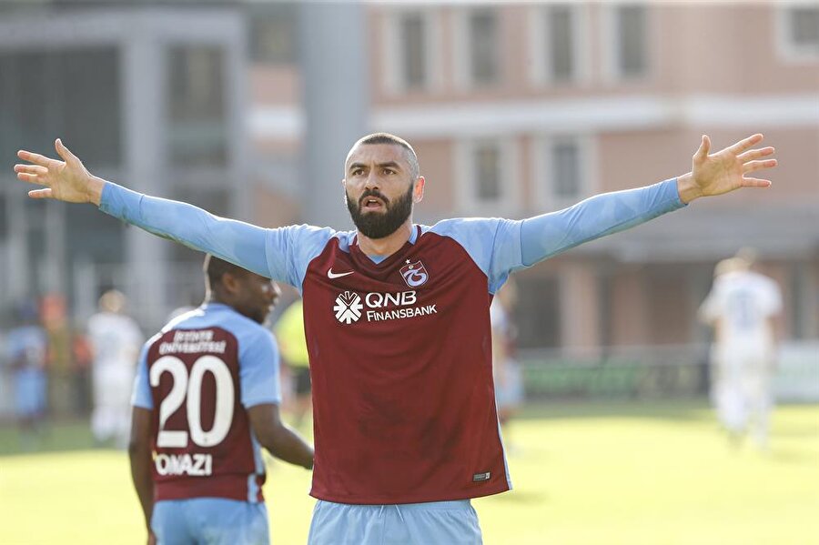 Burak Yılmaz'ın aracı takla mı attı?