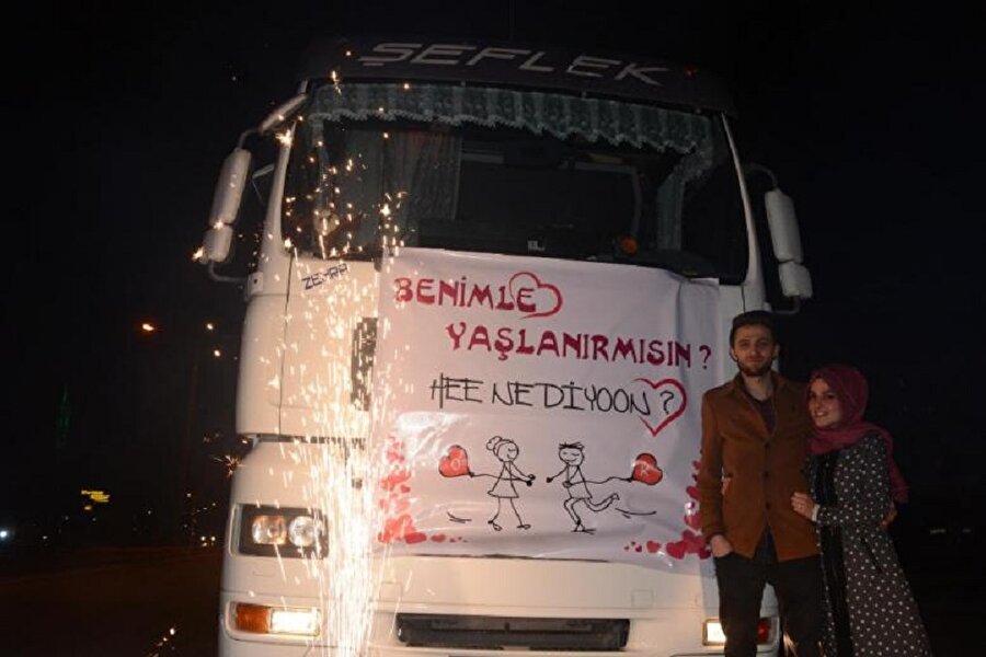 Benimle yaşlanır mısın?
He ne diyorsun?