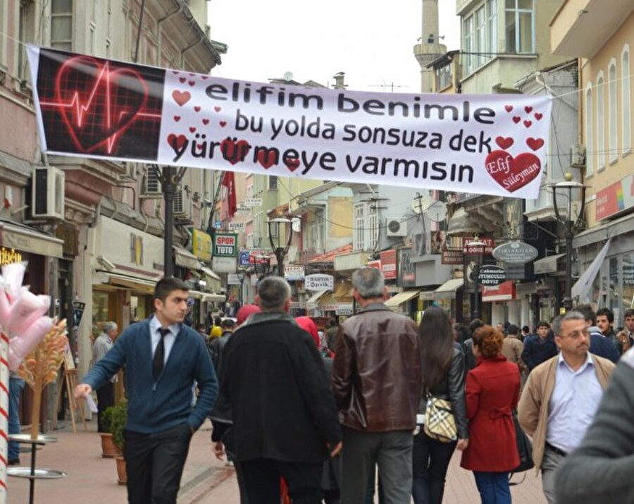 Caddeye pankart açmak
Umarım kabul edilmiştir..