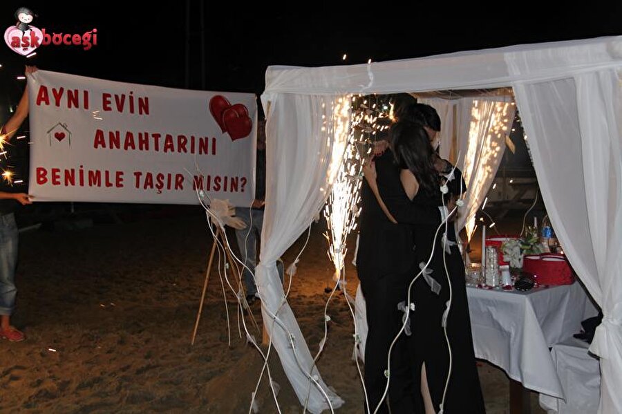 Aynı evin anahtarını benimle taşır mısın?
Romantik ve anlamlı bir teklif olmuş..