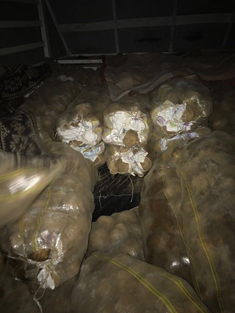Patates çuvalları arasında kaçak sigara ele geçirildi