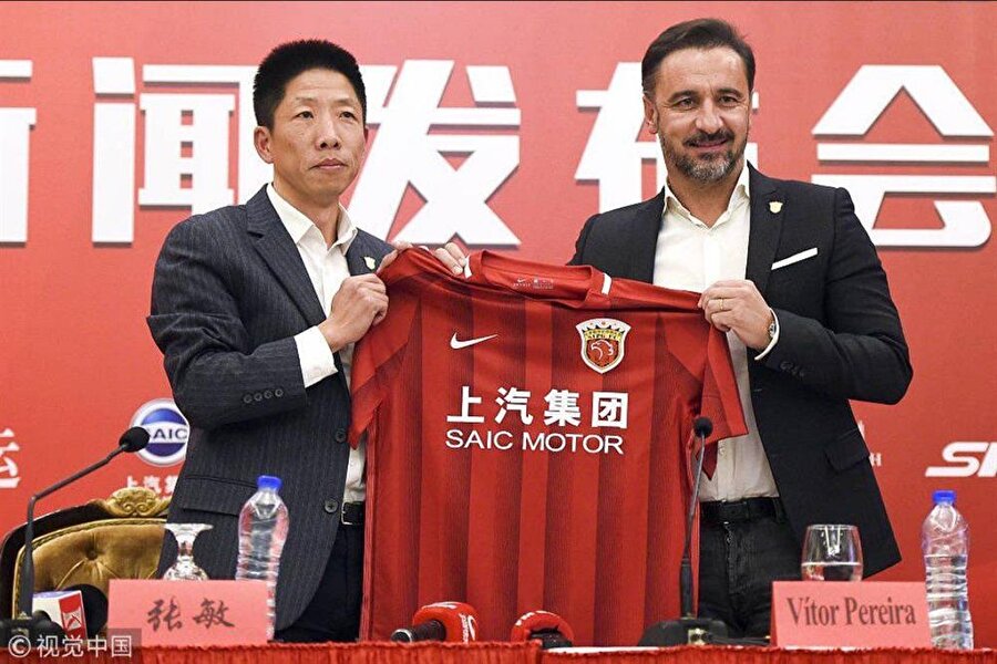Vitor Pereira'nın yeni takımı resmen açıklandı.