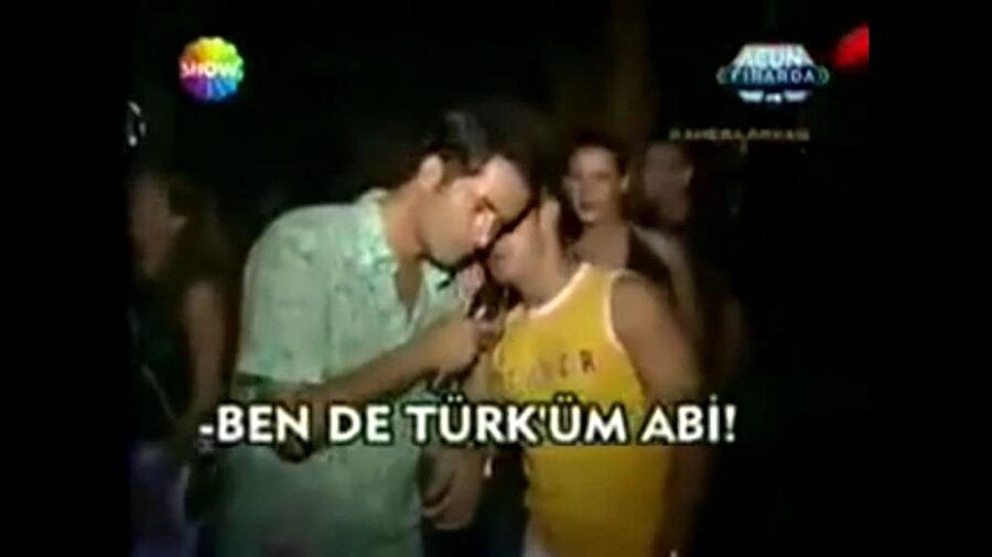 Acun Ilıcalı'nın başına gelen ilginç olay

                                    
                                    Acun firar’da programında İbiza’da gördüğü, kadınlara sarkıntılık eden, apaçi dansı dediğimiz dansı yapan adamı maganda diye tanıttıktan sonra, adamı yanına çağırdığında duyduğumuz “Ben de Türküm abi!” cümlesi.
                                
                                