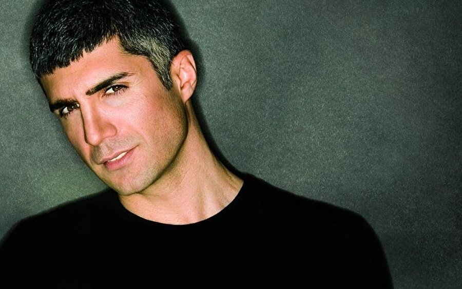 Hülya Avşar’ın sorusuna Özcan Deniz’in acımasız cevabı

                                    
                                    Bir programda Hülya Avşar’ın Özcan Deniz’e “Askerde cinsel ihtiyaçlarınızı nasıl karşılıyordunuz?” sorusuna Özcan Deniz’in “Senin fotoğraflarınla.” cevabı.
                                
                                