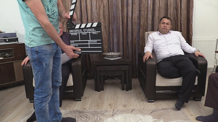 Şerbet tepsisinde sunulan sigaraya hayır!
Yeşilay Cemiyeti Tokat Şube Başkanlığı tarafından hazırlanan kısa filmde, Anadolu'nun bir çok yerinde ve Tokat bölgesinde özel günlerde sıklıkla karşılaşılan sigara ikramının kaldırılması gerektiğine dair mesajlar verildi. Hazırlanması 1 ay süren ve oyuncularının tamamı Yeşilay gönüllülerinden oluşan filmde Tokat'a özgü yöresel ürünlere değinilerek tanıtım çalışması da yapıldı. Filmde gönüllü olarak bulunan oyuncuların bir bölümü rollerini Tokat şivesi kullanarak icra etti.