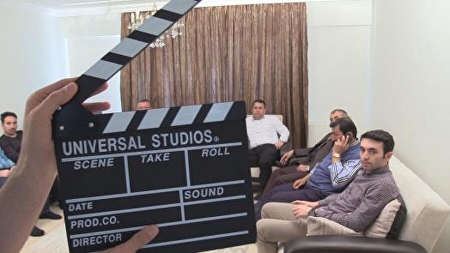 Senaryo filmi hazırlandı
Hazırlanan filmde senaryo gereği söz kesilmesi için kız evine gelen erkek tarafına şerbet tepsisinde sigara sunuluyor. Sigara kullandığı için KOAH hastalığına yakalanan bir misafirin duruma itiraz etmesi üzerine Yeşilay Tokat Şube Başkanı Dr. Cihat Zülfüoğlulları bu adetin sonlandırılmasını teklif ederek tepsi içerisindeki sigarayı kırıyor. Filmin sonunda da yüzükleri takılan çifte sigaranın şerbet tepsisinde olmadığı gibi hayatlarında da olmaması öğüdü veriliyor.