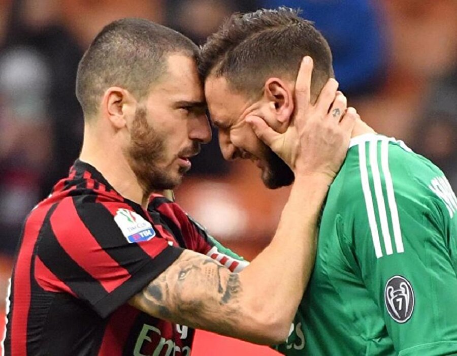 Milan'lı taraftarlar 18'lik kaleciyi ağlattı
