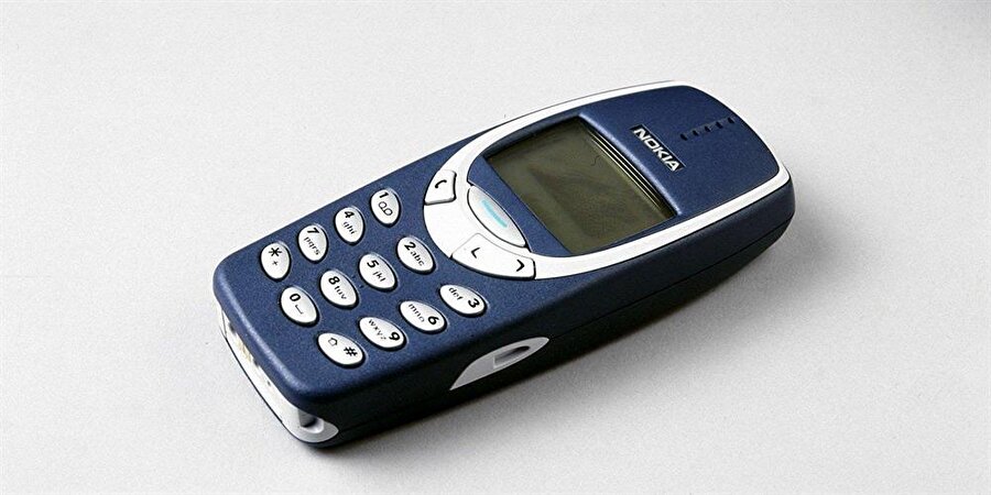 Nokia 3310
Tarihin en iyi cep telefonu...10 yıldır sorunsuz olarak çalışmaktadır. Artık kariyerine çalar saat olarak devam etse de o bir efsanedir. Saygılar Nokia 3310...