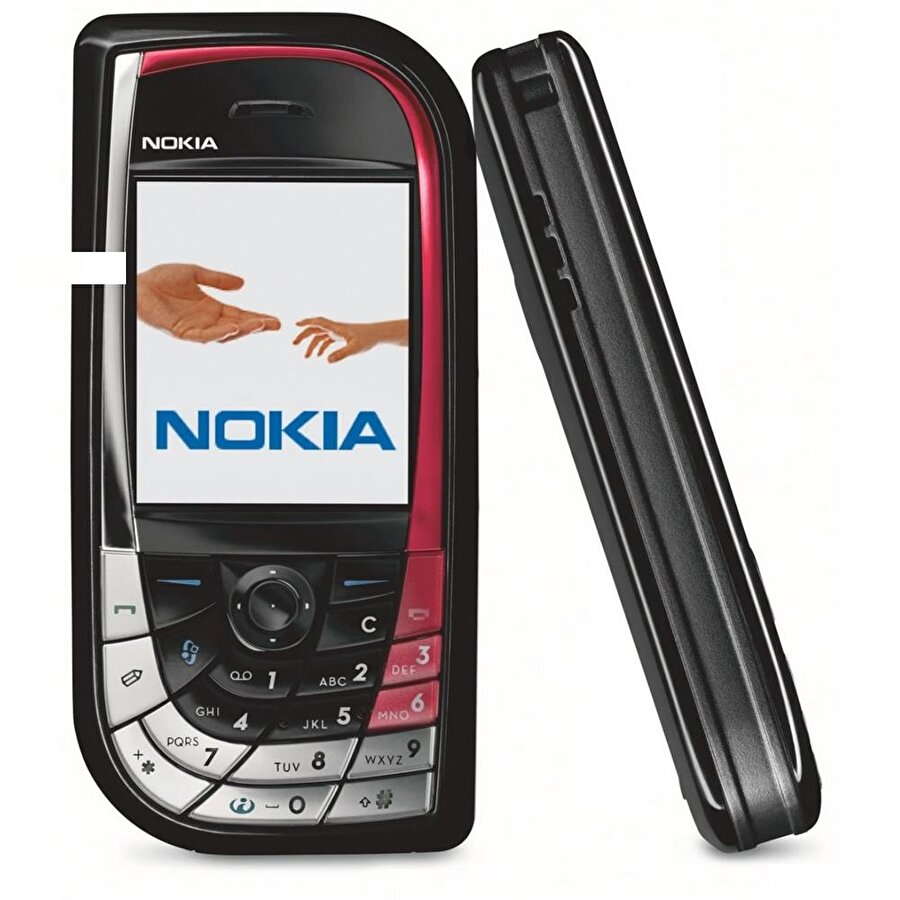 Nokia 7610
Tasarım olarak zamanın önüne geçmiş bir efsane... Telefonun tasarımı biraz değiştirilip güncel özelliklerle tekrar piyasaya sunulsa tekrardan kendine bir pazar oluşturabilir.