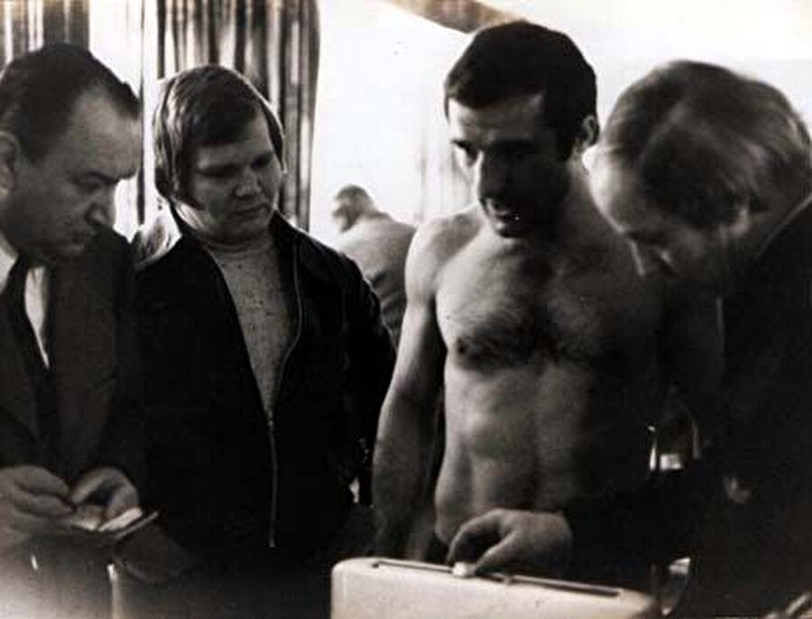 Yetenekleriyle dikkat çeken Kamacı, 1962'de milli takıma seçildi. Kamacı, 1967 yılında ise profesyonelliğe geçti. O sıralarda Kamacı, Avusturya lisansıyla dövüşlere katılıyordu. Çünkü o yıllarda Türkiye'de profesyonel boks lisansı verilmiyordu. 