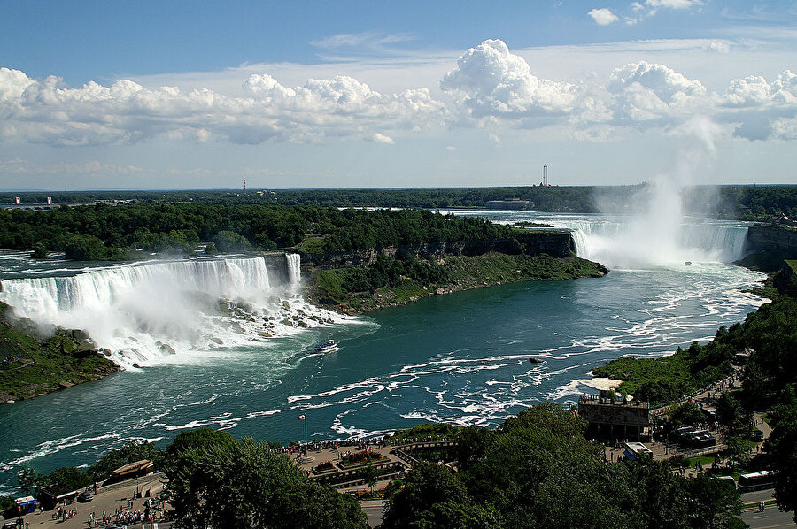 Niagara Şelalesi

                                    
                                    
                                    Niagara şelalesinden düşüp hayatta kalabilen tek insan olan Bobby Leach, evinde portakal kabuğuna basarak düşmüş ve iç kanamadan ölmüştür..
                                
                                
                                