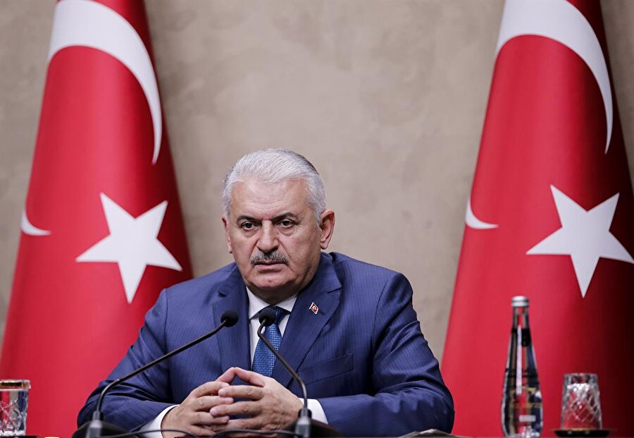 Başbakan Binali Yıldırım, Bangladeş ziyareti öncesi havalimanında asgari ücret ile açıklama yaptı.