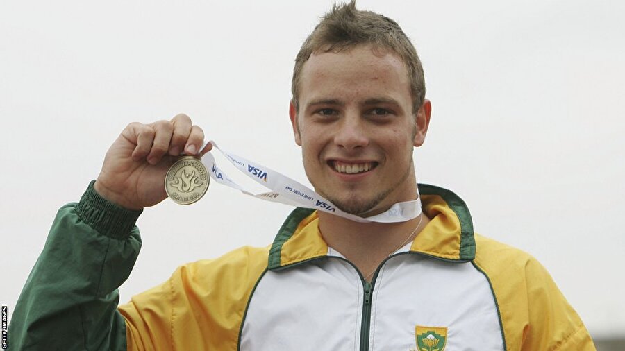 
                                    Bunun üzerine Pistorius, Uluslararası Spor Tahkim Mahkemesi'ne (CAS) başvurdu. CAS ise protezlerin Pistorius'a avantaj sağlamadığını duyurdu. CAS'ın kararına rağmen Güney Afrika, Pistorius'u 2008 Olimpiyatları'na götürmedi.
                                