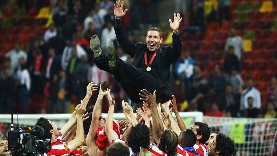 2012'de Atletico Madrid, Simeone önderliğinde UEFA Avrupa Ligi ve UEFA Süper Kupası'yı kazandı.