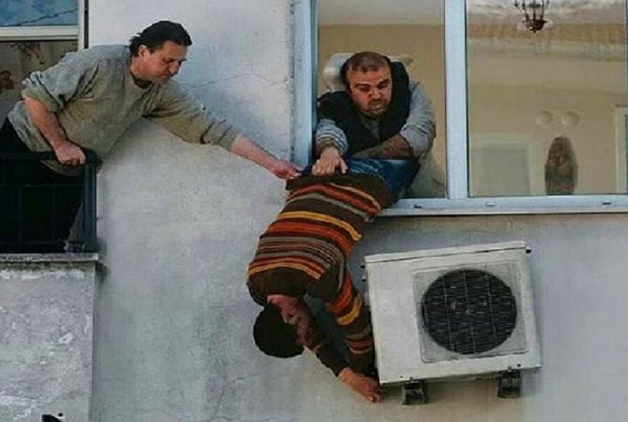 Her ne kadar komik de olsa Türkiye'deki iş güvenliğinin ne kadar yetersiz olduğuna dikkat çekici basit örnekler..