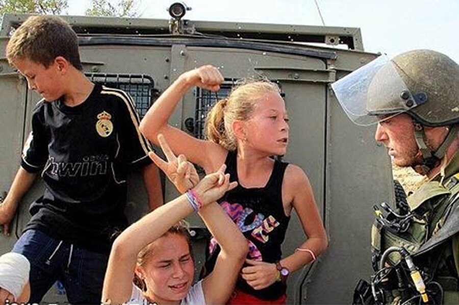 ''Hanzala Cesaret Ödülü''ne layık görülen 16 yaşındaki Filistinli Ahed et Temmini gözaltına alındı.