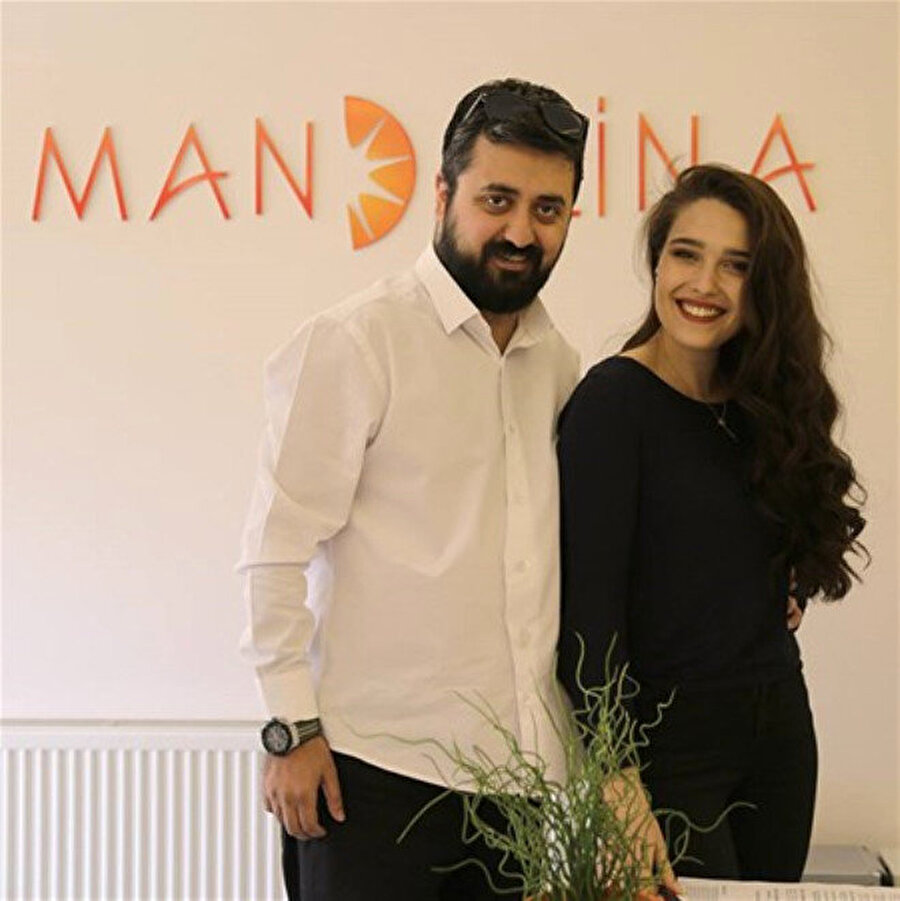 Kaza yüzünden oyunculuğu bıraktı
Arka Sıradakiler'de yer aldığı dönemde geçirdiği trafik kazası, onun oyunculuğu bırakmasına neden olmuştu.