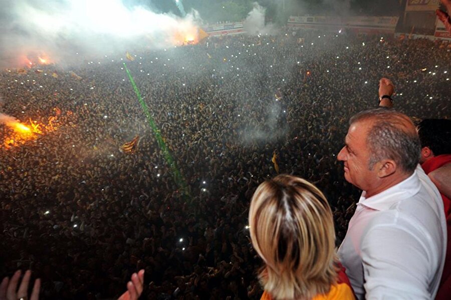 14:00 | Galatasaray: Fatih Terim'in Türk Telekom Stadyumu'ndaki imza töreni saat 16:00'ya alınmıştır.

                                    
                                    
                                    
                                
                                
                                