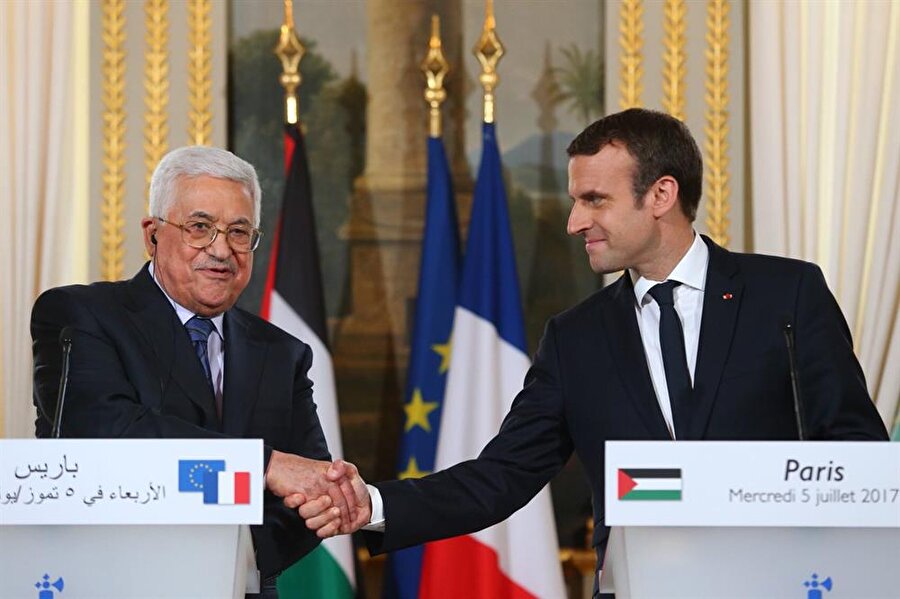 Filistin Devlet Başkanı Abbas ve Fransa Cumhurbaşkanı Macron basın açıklaması yapacak
Birleşmiş Milletler (BM) Genel Kurulu'nda, ABD'nin Kudüs'ü "İsrail'in başkenti" olarak tanımasına karşı ezici üstünlükle alınan kararın ardından ABD sessizliğe büründü. Fransa’da bulunan Filistin Devlet Başkanı Mahmut Abbas, Fransa Cumhurbaşkanı Emmanuel Macron ile Elysee Sarayı'ndaki görüşmesinin ardından ortak basın toplantısı düzenleyecek.