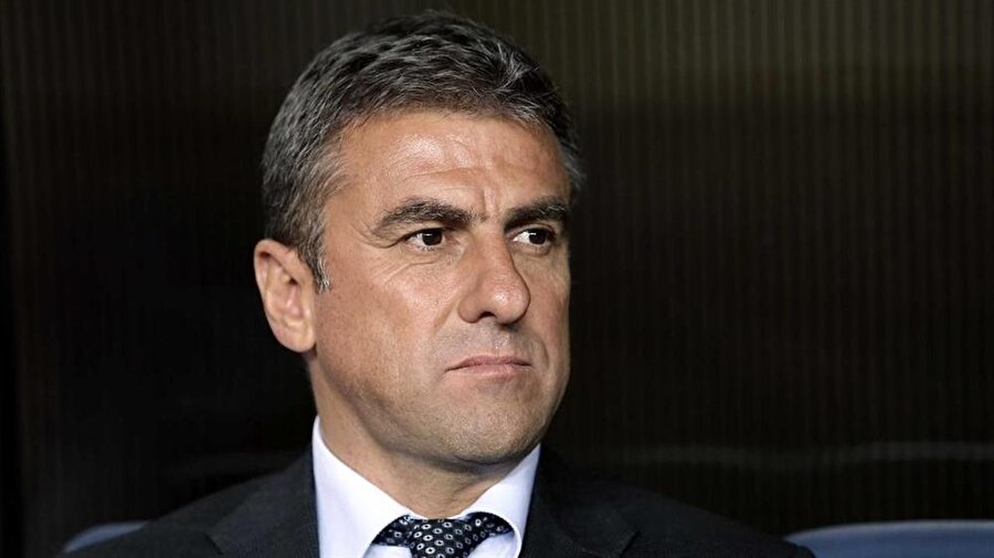 Hamza Hamzoğlu Alanyaspor ile imza aşamasında
