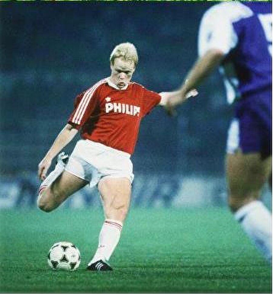 
                                    Yetenekleriyle dikkat çeken Koeman, 1996'da PSV'ye transfer oldu. 1989 yılına kadar PSV forması giyen Koeman çıktığı 98 maçta 51 gol attı. Attığı şık frikik golleriyle dikkat çeken Koeman, Hollanda futbolunun efsanesi Johan Cruyff'un isteğiyle 1989-1990 sezonunda Barcelona'ya transfer edildi.
                                