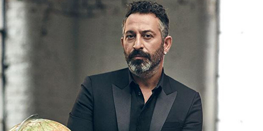 Sürpriz isim!
Acun Ilıcalı'nın yapımcılığını ve sunuculuğunu üstlendiği O Ses Türkiye programın yılbaşı özel gecesine komedyen Cem Yılmaz konuk olacak.