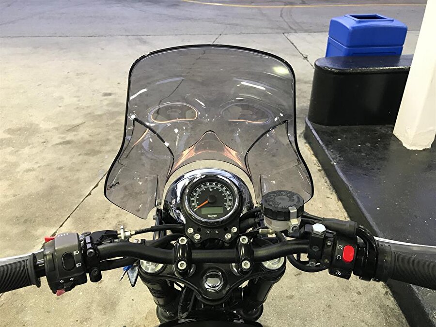 Darth Vader'a benzeyen motorsiklet

                                    
                                