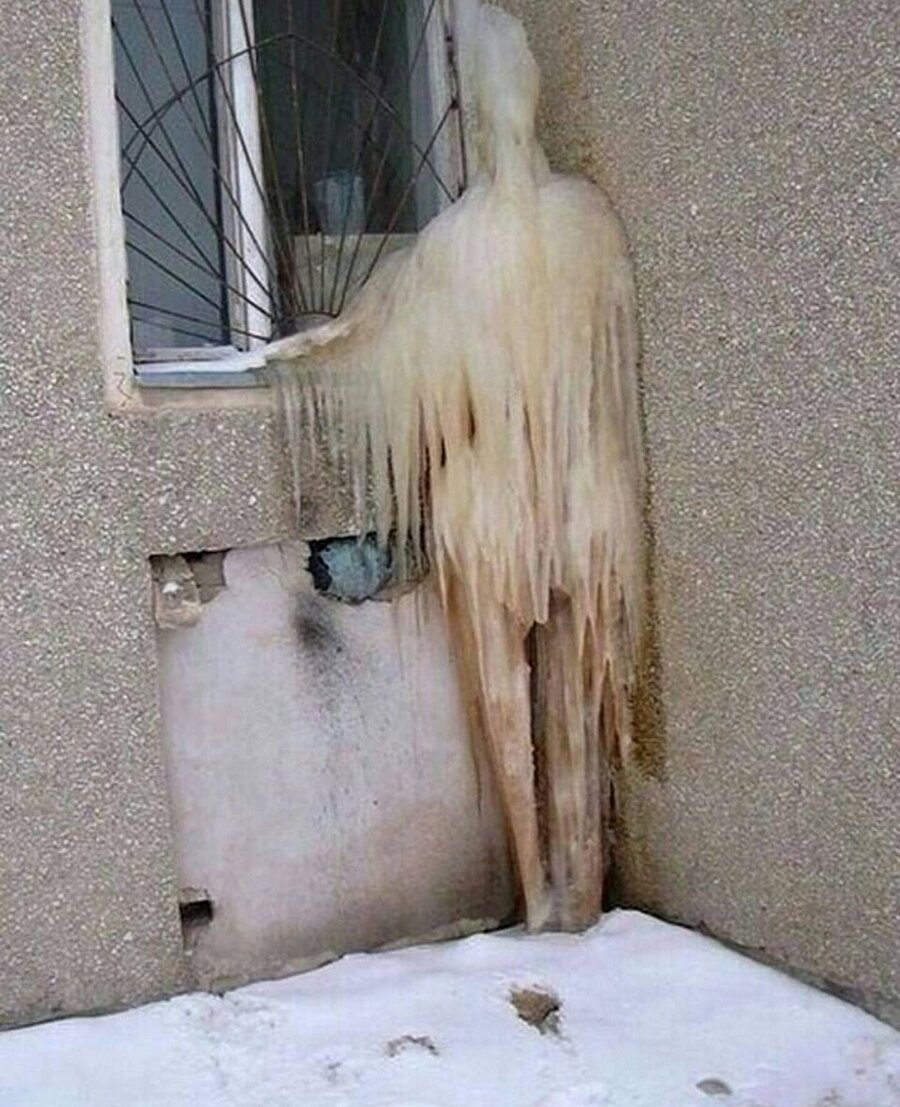 Camı açarken buz tutan hayalet

                                    
                                