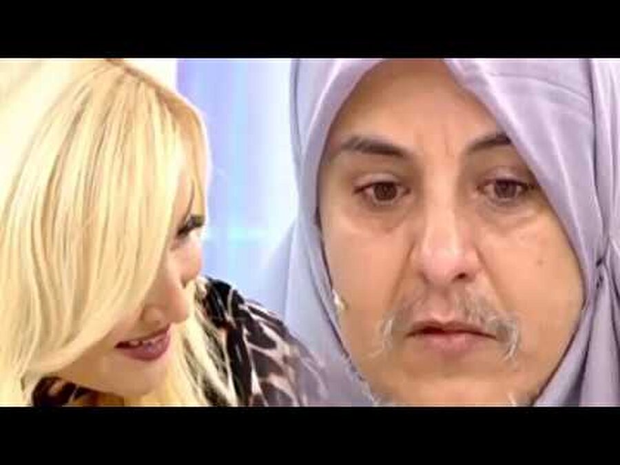 İzleyiciler şoke oldu

                                    Show Tv'de yayınlanan Zahide Yetiş'in programına katılan Aynur'un yüzünde çıkan tüyler, izleyenleri şoke etmişti.
                                