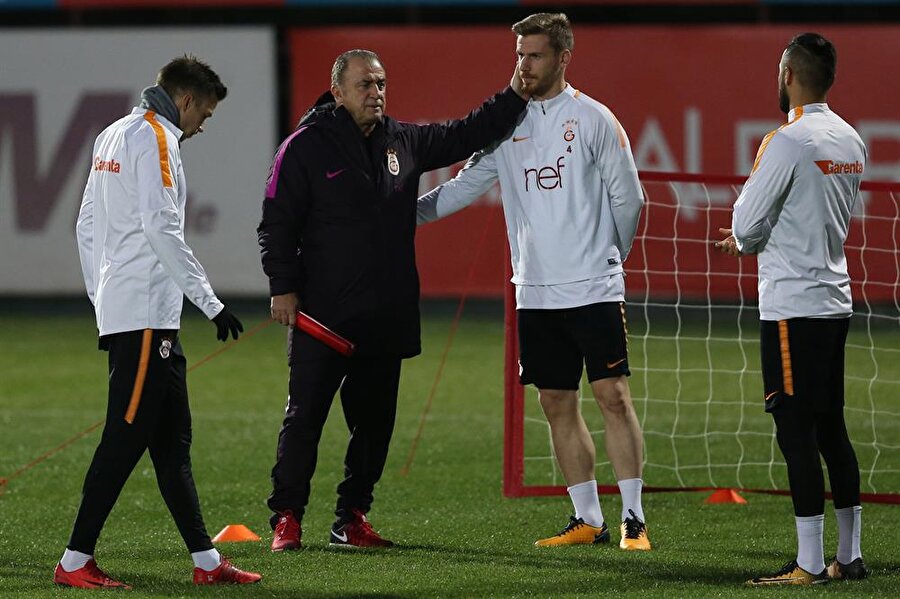 Fatih Terim’in elindeki kırmızı dosyanın sırrı ne?