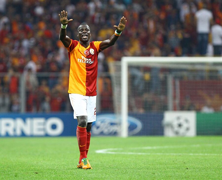 Beş kuruş parası kalmayan Eboue’ye müjdeli haber 

                                    
                                    Tüm servetini kaybeden, arkadaşlarının evlerinde yerlerde uyuyan Emmanuel Eboue’ye Galatasaray teknik direktörü Fatih Terim'in, Galatasaray'ın altyapısında görevlendirmek istediğini açıklamasının arından bir yardım sözü de Arsenal'den geldi. Arsenal Kulübü'nden bir yetkili, "Eboue'ye yardım etmek için araştırma yapıyoruz. Onun durumunu detaylı öğrenip ona göre bir yol çizeceğiz. Galatasaray'ın desteğinden de haberdarız" ifadelerini kullandı.
                                
                                