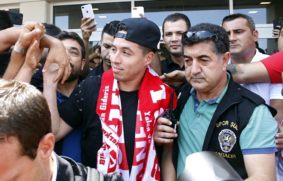 Yıldız futbolcu bavullarını topladı, Antalya'yı terk etti!