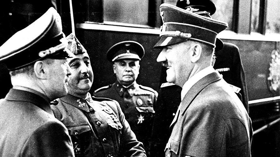 Franco faşist bir liderdi. Tıpkı Hitler ve Mussolini gibi. Ancak onlardan farkı, soğukkanlı ve diplomasiden topyekün vazgeçmemesi oldu.

                                    
                                    
                                
                                