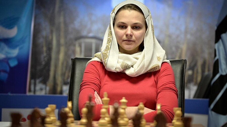 Çarşaf giymeyi reddeden Anna Muzychuk unvanını kaybetti