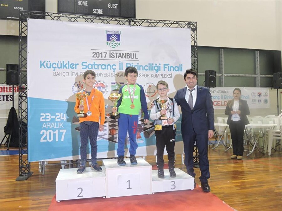 9 yaş genel kategorisinde Efe Yalçınkaya birinci, Doruk Emir ikinci ve Mehmet Emir Özkan üçüncü oldu. 