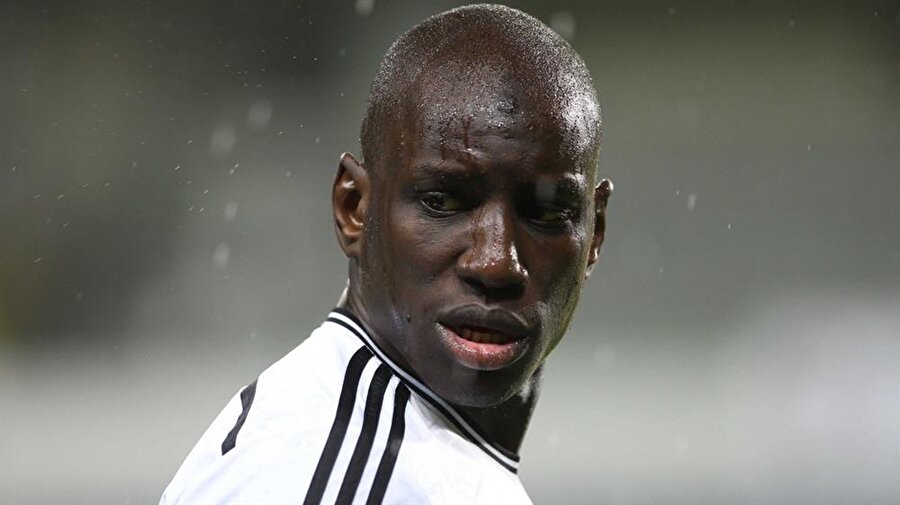 Demba Ba’dan mesaj var